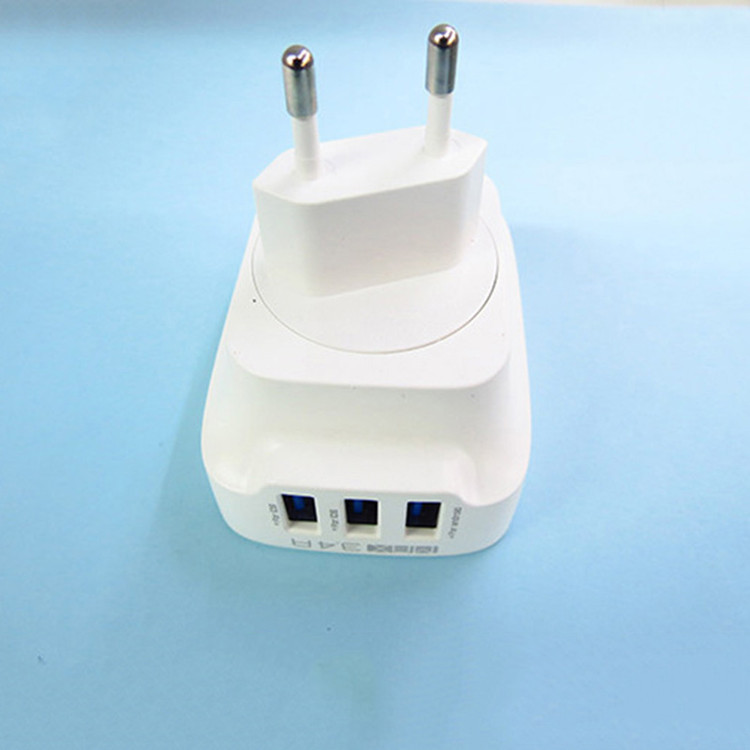 شارژر دیواری سه پورت ایکس پی مدل XP-AC250 به همراه کابل میکرو و لایتنینگ