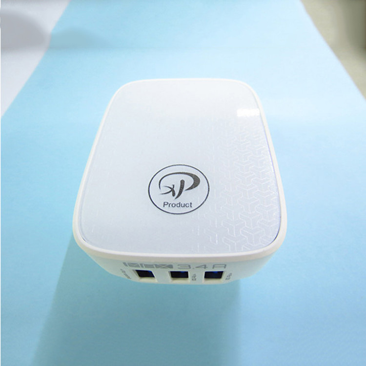 شارژر دیواری سه پورت ایکس پی مدل XP-AC250 به همراه کابل میکرو و لایتنینگ