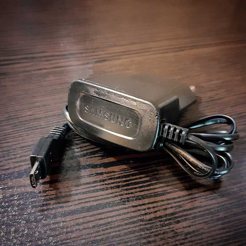 شارژر دیواری یک تکه 3.5 وات سامسونگ مدل ETAOU10E8E میکرو USB